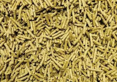 Peleți din lucernă 2 mm și 4 mm pentru pui + furaj complet