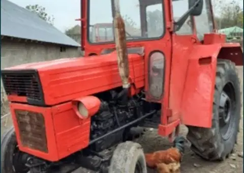 Vând tractor U445, în stare bună de funcționare