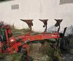 Vând plug reversibil 3 trupițe, stare bună