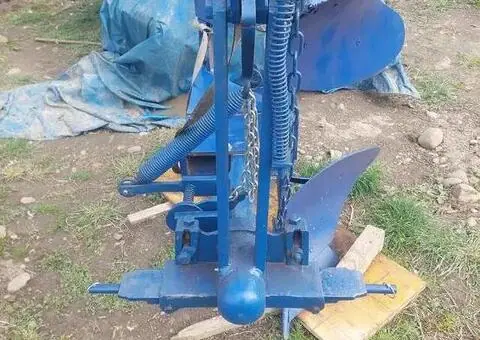 Vând plug reversibil pentru tractor – Stare perfectă de funcționare - 1/3