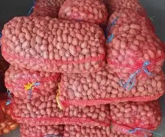 Vând cartofi furajeri pentru animale (ambalați la saci de 25 kg)