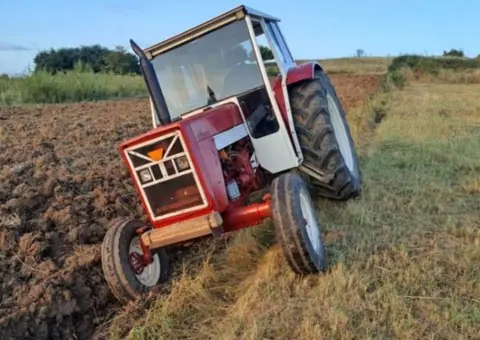 Tractor International 624 – Cutie Mecanică – Stare Bună – Priză Putere Dublă - 1/4