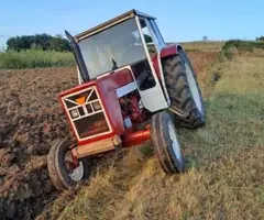 Tractor International 624 – Cutie Mecanică – Stare Bună – Priză Putere Dublă