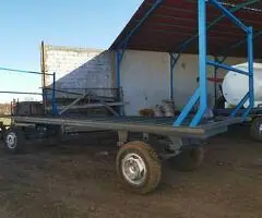 Platformă Transport Baloți 8.3m x 2.4m | Șasiu Solid | Opțiuni Personalizare