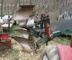 Vând Plug Reversibil Hidraulic – Stare Bună de Funcționare