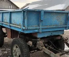 Vând remorcă 5 tone basculabilă pe două părți - Stare bună