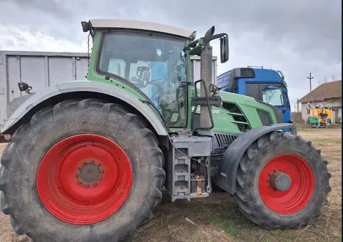 Tractor FENDT 828 VARIO - 3/4